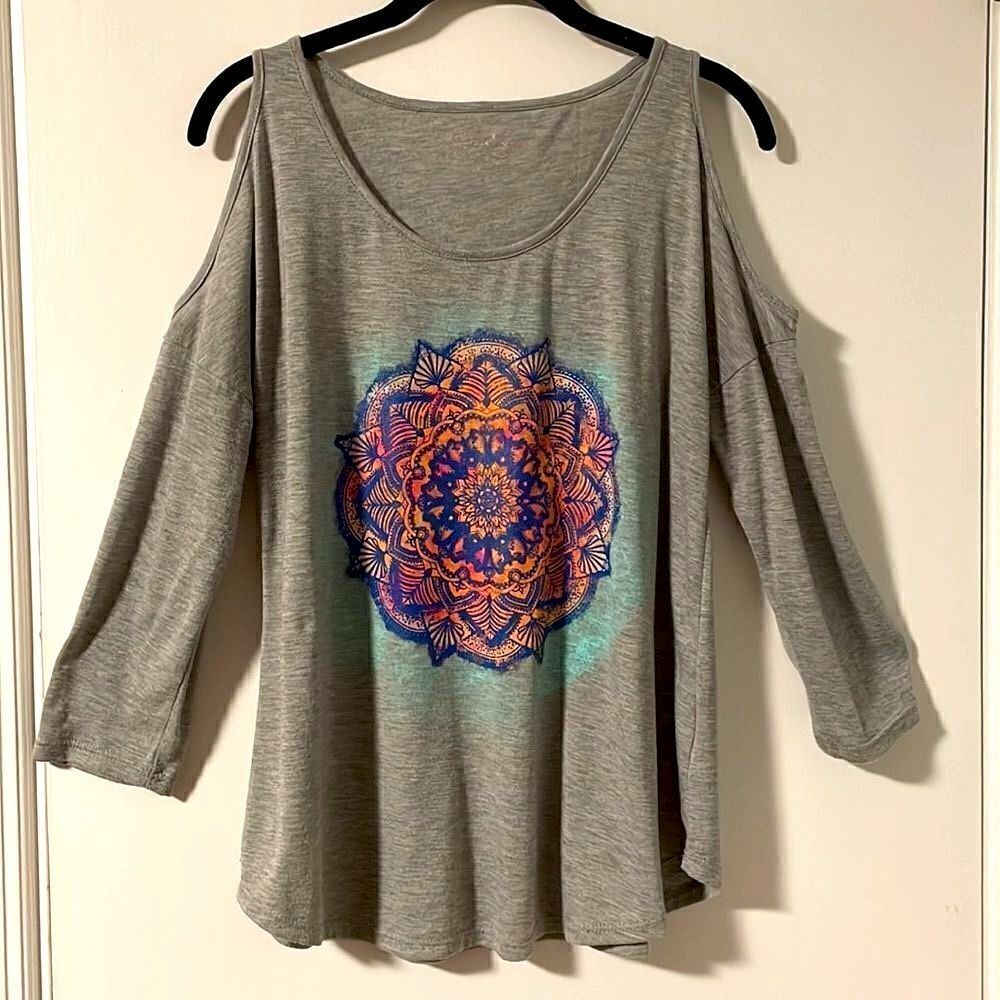 Jessica Simpson cold shoulder mandala graphic tee in grey, blue, & orang…